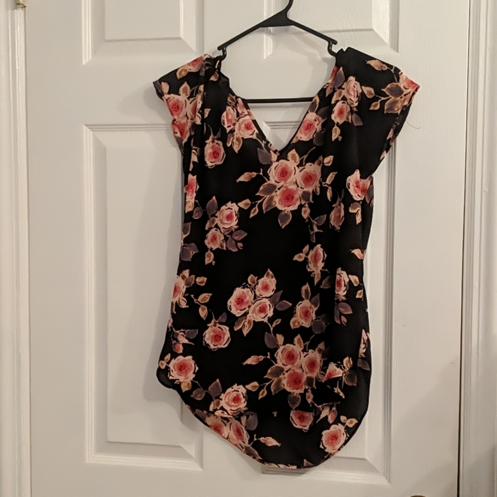 Spring Black and floral Lauren Conrad blouse